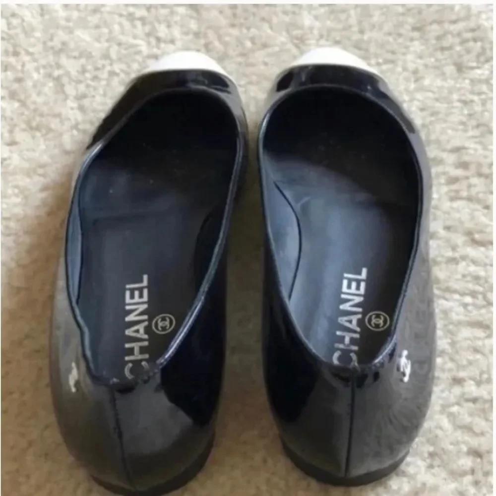 AUTHENTIC! *CHANEL* Sz 40 (8.5-9) Classic Black White Toe Patent Ballet Flats